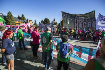 Río Negro, Argentina.- In the photos taken on February 14, 2024, social, union and political organizations begin the eighth edition of the so-called March for the Sovereignty of Lake Escondido, located in the province of Río Negro, in "defense of national sovereignty" and in rejection of the repeal of the land law.