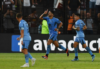 Buenos Aires, Argentina.- En las fotos tomadas el 15 de febrero del 2024, durante el partido entre Platense y Belgrano de Córdoba, en un partido válido por la quinta fecha de la Zona B de la Copa de la Liga Profesional en Vicente López. Platense y Belgrano igualaron 1 a 1. Así, el "Calamar" quedó en noveno puesto de la Zona B y el ‘Pirata’ en el penúltimo, sin conocer la victoria.