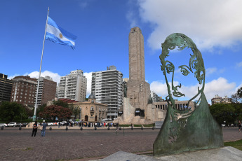 Rosario, Argentina.- In the photos taken on February 27, 2024, Mayor Pablo Javkin led the act of commemoration of the 212th anniversary of the first raising of the National Flag, raised for the first time in Rosario, on the banks of the Paraná River by General Manuel Belgrano.