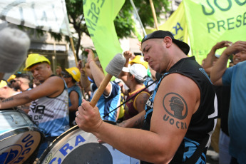 Buenos Aires, Argentina.- In the photos taken on February 29, 2024, the personnel grouped in the Buenos Aires section of the Construction Workers' Union (Uocra) mobilized towards the Ministry of Labor to reject 300 layoffs in the Dycasa company and "the suspensions and loss of thousands of jobs as a result of the paralysis of public works," the union reported.