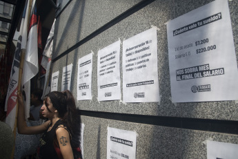 Buenos Aires, Argentina.- En las fotos tomadas el 15 de febrero del 2024, organizaciones sociales se concentraron frente a la sede de la Secretaría de Trabajo de la Nación, en reclamo de "un salario mínimo igual a la canasta básica" y la asistencia alimentaria para comedores y merenderos de todo el país, mientras se llevaba a cabo la reunión del Consejo del Salario Mínimo.