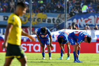 Buenos Aires, Argentina.- En las fotos tomadas el 14 de febrero del 2024, Tigre enfrenta a Defensa y Justicia, en la continuidad de la zona B de la Copa de la Liga Profesional de Fútbol (LPF), en el estadio José Dellagiovana. Tigre perdió 1-0 contra Defensa y Justicia, con un gol de Nicolás "Uvita" Fernández a los 32 minutos del segundo tiempo. Con este resultado, el "Halcón" llegó a las 10 unidades en el torneo y quedó a tres del lóder, Godoy Cruz.