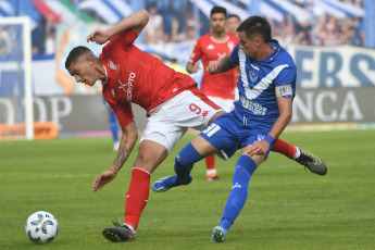 Buenos Aires, Argentina.- In the photos taken on February 18, 2024, Vélez vs. Huracán, on date 6 for the League Cup at the José Amalfitani Stadium. Vélez defeated Huracán 1-0. It was Emanuel Mammana who scored the goal for Fortín in the 47th minute of the second half.