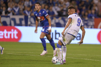 Buenos Aires, Argentina.- In the photos taken on February 26, 2024, during the match between Vélez Sarsfield and Tigre in a match corresponding to date 7 of the League Cup at the José Amalfitani stadium. Vélez Sarsfield tied Tigre 2-2. Vélez is eighth in Zone A of the tournament, while Tigre is last in Group B and has not yet won in the competition.