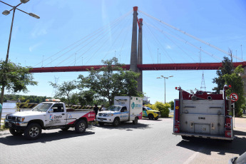 Entre Rios, Argentina.- In the photos taken on February 2, 2024, a concessionaire company carries out the operation to remove the damaged ship on the Miter Bridge of the Zárate-Brazo Largo Railway Complex, with a work group made up of 30 people. Five days after the cargo ship crashed into the Zárate-Brazo Largo bridge, over the waters of the Paraná River, the ship was removed from the scene.