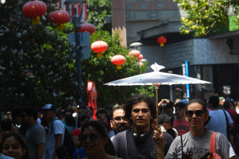 Buenos Aires, Argentina.- In photos taken on February 11, 2024, thousands of people participated in the Chinatown of Belgrano in the celebrations to receive the Lunar New Year, the 4722nd of the Wooden Dragon, with activities that included dancing dragons , Chinese calligraphy, cultural activities, music with traditional instruments and typical dances.