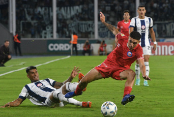 Buenos Aires, Argentina.- In the photos taken on February 15, 2024, during the match between Talleres de Córdoba and Argentinos Juniors, in a match valid for the fifth date of Zone B of the Professional League Cup at the Stadium Mario Alberto Kempes. Talleres Córdoba beat Argentinos Juniors 2-1 at home. For Talleres Córdoba the goals were scored by Juan Rodríguez (at 83 minutes) and Federico Girotti (at 87 minutes). For Argentinos Juniors the goal was scored by Leonardo Heredia (at 29 minutes).