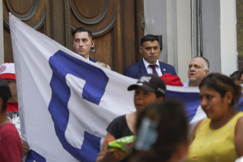 Buenos Aires, Argentina.- En las fotos tomadas el 1 de febrero del 2024, la Unión de Trabajadores y Trabajadoras de la Economía Popular (UTEP) realizan una nueva jornada nacional de "ollas vacías" bajo la consigna "La única necesidad y urgencia es el hambre". La Cámara de Diputados continúa la sesión especial en la que buscará aprobar el proyecto de ley "Bases y Puntos de Partida para la Libertad de los Argentinos", impulsado por el Gobierno nacional.