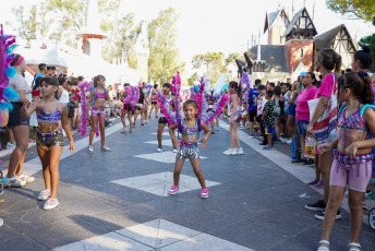 La Plata, Argentina.- In photos taken on February 12, 2024, people enjoy carnivals around the country. Traditions, music and dance attract tourists in many cities in Argentina, as a transcendental event in the annual tourist calendar, special for a long weekend that includes Monday and Tuesday.