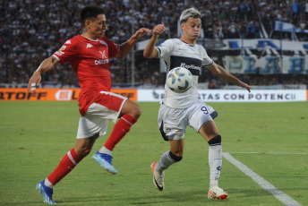 Buenos Aires, Argentina.- In the photos taken on February 13, 2024, during the match between Gimnasia and Esgrima La Plata and Huracán for the fifth date of the Zone A of the Professional Football League Cup at the Estadio Juan Carmelo Zerillo of La Plata. The 'Globo' (nickname of Huracán) was winning with a goal from Mazzantti but Gimnasia reacted and sealed a 3-1 thanks to Domínguez, Mammini and Colman.