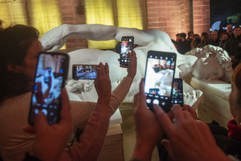 Chaco, Argentina.- En las fotos tomadas el 2 de febrero del 2024, muestra la réplica del David de Miguel Angel, que será inaugurada el próximo 6 de marzo, día internacional del escultor. La ciudad chaqueña de Resistencia será escenario de la esperada inauguración del “David”, una réplica de la célebre creación de Miguel Angel que estará emplazada en el Parque 2 de Febrero y que forma parte de una iniciativa del artista chaqueño Fabriciano Gómez, artífice también de la Bienal de Escultura de Chaco, cuya edición 2024 se lanzará oficialmente ese mismo día.