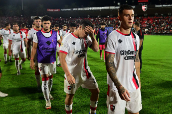 Rosario, Argentina.- En la foto tomada el 25 de febrero de 2024, Rosario Central se hizo fuerte en el Estadio Marcelo Bielsa y logró derrotar 1-0 a Newell's con gol de Ignacio Malcorra para quedarse con el Clásico de Rosario en el marco de la séptima fecha de la Copa de la Liga Profesional 2024.