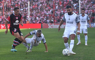 Córdoba, Argentina.- In the photos taken on February 18, 2024, Instituto vs. Independiente, in the game 6 in the Copa de la Liga in the Monumental of Alta Córdoba. Independente won 2-0 at Instituto. Then Gabriel Neves inaugurated the marker at the 25th minute of the first half. More late, in minute 31 of the stage, Lucas González increased the wind, securing the victory of Independence.