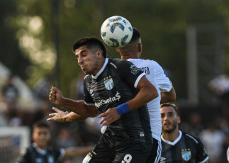 Buenos Aires, Argentina.- In the photos taken on February 19, 2024, Deportivo Riestra and Atlético Tucumán faced each other for the sixth date of the Professional League Cup (LPF) at the Bajo Flores club stadium. Deportivo Riestra achieved its historic first victory in the Professional League Cup by beating Atlético Tucumán 1-0, with the goal of its captain Milton Céliz, its rival, who has not yet won so far in the tournament.