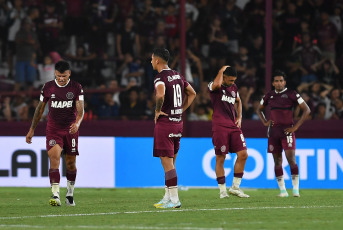 Buenos Aires, Argentina.- En la foto tomada el 25 de febrero de 2024, Lanús y Banfield igualaron en el clásico del Sur, por la Copa LPF 2024 . Milton Giménez pone a Banfield 1 a 1 frente a Lanús.