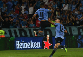 Córdoba, Argentina.- En las fotos tomadas el 19 de febrero del 2024, Belgrano se enfrenta a Sarmiento en un compromiso correspondiente a la sexta jornada de la Copa de la Liga Profesional 2024. Belgrano derrotó 4-1 a Sarmiento. El futbolista peruano Bryan Reyna, marcó su primer gol con Belgrano y se afianza en el once titular.