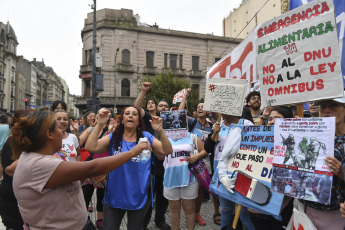 Buenos Aires, Argentina.- En las fotos tomadas el 6 de febrero del 2024, muestra el fuerte operativo de seguridad frente al Congreso mientras la Cámara de Diputados retomaba la sesión especial de la denominada Ley Ómnibus. Las reformas del presidente de Argentina, Javier Milei, dieron marcha atrás, por falta de apoyo de sus aliados en la Cámara de Diputados, que volverá a tratarlas desde cero en una comisión.