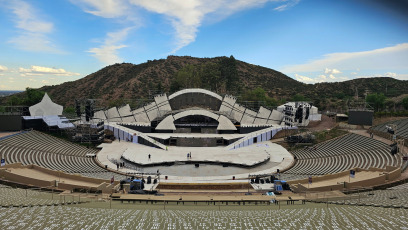 Mendoza, Argentina.- En las fotos tomadas el 28 de febrero del 2024, muestra el teatro griego Frank Romero Day, ubicado en la capital provincial. La Fiesta de la Vendimia comenzó en Mendoza con la ceremonia de la "Bendición de los frutos" en el departamento de Guaymallén. El sábado se hará la celebración central, denominada "Coronados de historia y futuro", que convoca a turistas y mendocinos en el teatro griego Frank Romero Day.