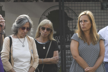 Buenos Aires, Argentina.- En las fotos tomadas el 5 de febrero del 2024, familiares y amigos de las víctimas del incendio de Iron Mountain recordaron a los "Héroes de Barracas" al cumplirse diez años de la trágica jornada en la que murieron ocho bomberos y dos rescatistas de Defensa Civil cuando combatían las llamas desatadas en el depósito de la empresa internacional.