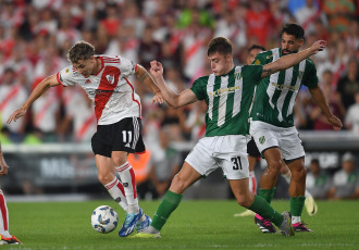 Buenos Aires, Argentina.- En las fotos tomadas el 18 de febrero del 2024, durante el partido River vs. Banfield, por el Grupo B de la Copa de la Liga en el Monumental. River y Banfield igualaron 1 a 1. Braian Galván y Pablo Solari marcaron los goles del encuentro.