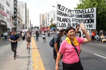 Buenos Aires, Argentina.- In the photos taken on February 8, 2024, a group of protesters, belonging to the social movements grouped in the Unidad Piquetera (UP), gather in Plaza Alsina in the Buenos Aires town of Avellaneda, with intentions to reach the Pueyrredón Bridge, to demand food assistance for the community kitchens.