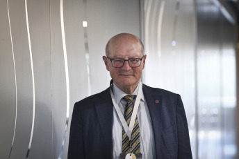 Buenos Aires, Argentina.- En las fotos tomadas el 26 de febrero del 2024, el historiador e investigador italiano, Giovanni Luigi Fontana, participó del Congreso Internacional sobre el Patrimonio Industrial bajo la consigna, “El Estado General del Patrimonio Industrial en la Argentina”. El evento, busca promover fortalecer el vínculo de programas universitarios, contribuir a la formación de recursos humanos en diferentes niveles académicos y fomentar la investigación en todo el país.