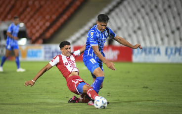 Mendoza, Argentina.- In the photos taken on February 13, 2024, during the match between Godoy Cruz and Unión de Santa Fe, for the fifth date of Zone B of the tournament at the Malvinas Argentina stadium. Godoy Cruz de Mendoza drew a goalless draw at home against Unión de Santa Fe and is the leader of Zone B of the Cup.