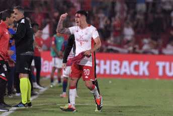 Buenos Aires, Argentina.- In the photograph taken on February 24, 2024 in the Autonomous City of Buenos Aires at the Tomás Adolfo Ducó Stadium, scenes from the match played between Huracán and San Lorenzo can be seen. The result of the match was 0 to 0, on date 7 of the Argentine Professional Football League.