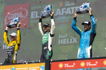 El Calafate, Argentina.- En la foto tomada el 25 de febrero de 2024, el debutante sanjuanino Tobías Martínez (Torino NG) terminó heredando la victoria y se adjudicó esta tarde la final de la primera fecha del campeonato de Turismo Carretera (TC) de automovilismo desarrollada en la localidad de El Calafate, provincia de Santa Cruz, en una carrera por momentos caótica y de múltiples alternativas cambiantes.