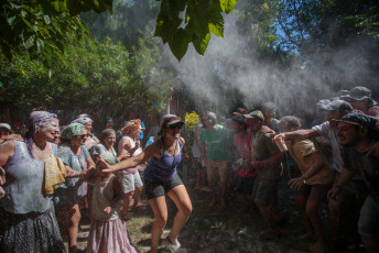 La Rioja, Argentina.- In photos taken on February 12, 2024, people enjoy carnivals around the country. Traditions, music and dance attract tourists in many cities in Argentina, as a transcendental event in the annual tourist calendar, special for a long weekend that includes Monday and Tuesday.