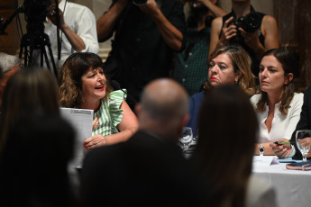 Buenos Aires, Argentina.- En las fotos tomadas el 22 de febrero del 2024, la Comisión Bicameral de Tratamiento Legislativo comenzó a deliberar para designar autoridades y acordar su esquema de trabajo, dado que debe tratar decretos de necesidad y urgencia (DNU) dictados por el Gobierno anterior y el DNU 70/2023 dictado por el presidente Javier Milei, que deroga y modifica leyes y propone, entre otras medidas, una reforma laboral.