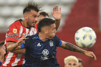 Buenos Aires, Argentina.- En las fotos tomadas el 19 de febrero del 2024, Barracas Central enfrenta a Talleres, por la fecha 6 del torneo Argentina - Copa LPF 2024 en el Estadio Tomás Ducó. Barracas superó 2-1 a Talleres. Los goles del partido para el local los anotaron Marco Iacobellis (1' 1T) y Maximiliano Zalazar (4' 2T). Mientras que el gol de visitante lo hizo Gastón Benavídez (31' 1T).