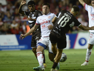 Santa Fe, Argentina.- In the photos taken on February 19, 2024, Unión faces Platense in a match for date 6 of the Argentina tournament - LPF Cup 2024 at the Avenida stadium. Unión drew a goalless draw against Platense.