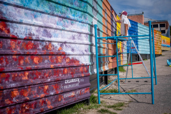 Mar del Plata, Argentina.- En las fotos tomadas el 16 de febrero del 2024, emplazado en una manzana en el corazón de la ciudad, ya puede visitarse en Mar del Plata el nuevo Distrito de Arte y Diseño (DAD), un polo artístico que reúne a 20 muralistas de distintos puntos del país al estilo del colorido distrito Wynwood de Miami y funcionará como un eje clave de atracción para el turismo, a la vez que se volverá un punto neurálgico de la ciudad entre la histórica Playa Grande y los nuevos barrios del sur.