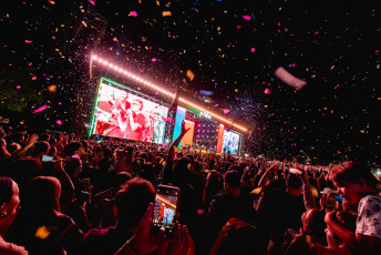 Neuquén, Argentina.- In the photos taken on February 13, 2024, more than 250 thousand spectators attended the National Confluencia Festival, which brought together in its eleventh edition a good part of the artists of the new scene and with the presentation by Fito Páez on the fourth day of the festival.