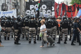 Buenos Aires, Argentina.- In the photos taken on February 8, 2024, a group of protesters, belonging to the social movements grouped in the Unidad Piquetera (UP), gather in Plaza Alsina in the Buenos Aires town of Avellaneda, with intentions to reach the Pueyrredón Bridge, to demand food assistance for the community kitchens.