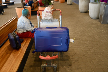 Buenos Aires, Argentina.- In the photos taken on February 28, 2024, more than 35,000 passengers are affected by the force measure carried out since midnight by the aeronautical unions that provide ramp services and that forced the airlines to cancel around 400 services throughout the country.