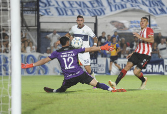 Buenos Aires, Argentina - In this photo taken on February 25, 2024, Gimnasia and Estudiantes kicked off the La Plata derby with a notorious intensity. The premature clash between Pablo De Blasis and Zaid Romero was a sign of the emotional charge that was installed in the Bosque. Beyond the usual frictions of the derby that divides the City of the Diagonals, in the Juan Carmelo Zerillo there was also time for enormous displays of talent.