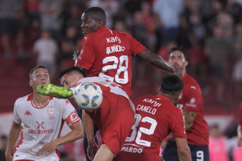 Buenos Aires, Argentina.- In the photos taken on February 8, 2024, during the match between Huracán and Independiente at the Tomás Adolfo Ducó stadium, for the fourth day of the Professional League Cup. Independiente drew 0-0 with Huracán. Independiente lost two points and is third in Zone A. While Huracán scored again after two defeats.