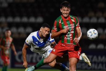 Buenos Aires, Argentina.- In the photos taken on February 21, 2024, during the match between Vélez and Sportivo Las Parejas for the 32nd round of the Argentine Cup, at the Platense stadium. Vélez beat Sportivo Las Parejas de Santa Fe 2 to 1. Abiel Osorio and Claudio Aquino scored the goals for the Liniers team.