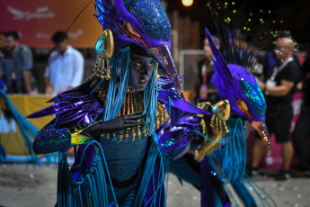 Gualeguaychú, Argentina.- En las fotos tomadas el 1 de febrero del 2024, muestra la nueva edición del carnaval de Gualeguaychú, que comenzó el 6 de enero y se extiende hasta el 24 de febrero. Cuatro comparsas recorrieron los 500 metros de pasarela al aire libre desplegados a lo largo de la antigua estación de tren, convertida ahora en el corsódromo Jose Luis Gestro, y se disputan el premio a la mejor del año.