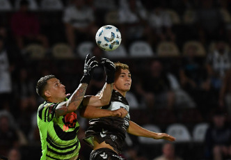 Buenos Aires, Argentina.- En las fotos tomadas el 15 de febrero del 2024, durante el partido entre Platense y Belgrano de Córdoba, en un partido válido por la quinta fecha de la Zona B de la Copa de la Liga Profesional en Vicente López. Platense y Belgrano igualaron 1 a 1. Así, el "Calamar" quedó en noveno puesto de la Zona B y el ‘Pirata’ en el penúltimo, sin conocer la victoria.