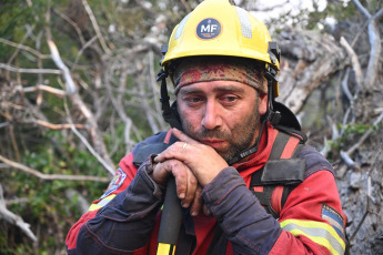 Chubut, Argentina.- The photos taken on February 6, 2024 show the fire in Los Alerces Park, which is advancing towards Esquel, causing the preventive evacuation of the residents of Río Percy, the upper part of the City of Esquel. The fire started on January 25 in Los Alerces National Park and then spread within provincial jurisdiction, destroying more than 3,500 hectares of native forest.