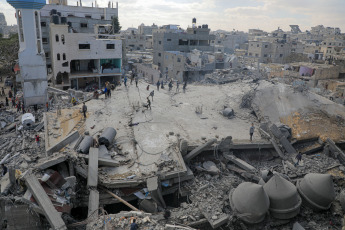 Gaza Strip, Palestine.- The photograph taken on February 24, 2024 shows a building destroyed in an Israeli airstrike in the city of Rafah, in the south of the Gaza Strip. At least eight Palestinians, including a child, were killed in an Israeli airstrike targeting a house in the city of Rafah, Palestinian medical sources confirmed on Saturday.