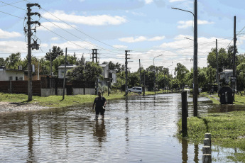 Buenos Aires, Argentina.- In the photos taken on February 13, 2024, it shows flooded streets after the Río de la Plata flooded. The Naval Hydrography Service (SHN) updated the alert for flooding of the Río de la Plata in the City of Buenos Aires and the coastal areas of the north and south of the Buenos Aires suburbs, where heights greater than 2.30 meters will be recorded, at the same time that another alert remains in force for the Atlantic coast, between Mar del Plata and San Clemente del Tuyú.