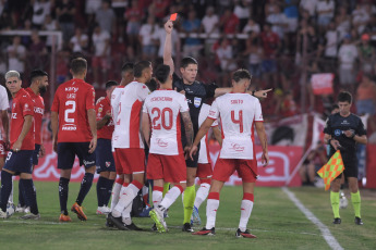 Buenos Aires, Argentina.- In the photos taken on February 8, 2024, during the match between Huracán and Independiente at the Tomás Adolfo Ducó stadium, for the fourth day of the Professional League Cup. Independiente drew 0-0 with Huracán. Independiente lost two points and is third in Zone A. While Huracán scored again after two defeats.