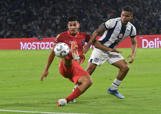 Buenos Aires, Argentina.- In the photos taken on February 15, 2024, during the match between Talleres de Córdoba and Argentinos Juniors, in a match valid for the fifth date of Zone B of the Professional League Cup at the Stadium Mario Alberto Kempes. Talleres Córdoba beat Argentinos Juniors 2-1 at home. For Talleres Córdoba the goals were scored by Juan Rodríguez (at 83 minutes) and Federico Girotti (at 87 minutes). For Argentinos Juniors the goal was scored by Leonardo Heredia (at 29 minutes).