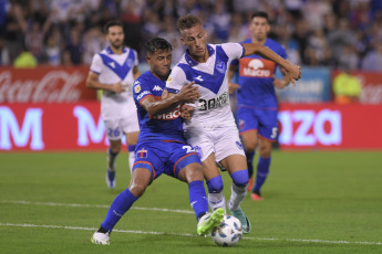 Buenos Aires, Argentina.- In the photos taken on February 26, 2024, during the match between Vélez Sarsfield and Tigre in a match corresponding to date 7 of the League Cup at the José Amalfitani stadium. Vélez Sarsfield tied Tigre 2-2. Vélez is eighth in Zone A of the tournament, while Tigre is last in Group B and has not yet won in the competition.