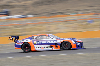 Santa Cruz, Argentina.- En la fotografía tomada el 24 de febrero de 2024 en Santa Cruz, Argentina se muestran momentos de la carrera de Turismo Carretera realizada en El Calafate. Con esta carrera no sólo inició el 84º campeonato de su historia, sino también inauguró una Nueva Era entre sus marcas, con nuevos modelos de carrocería: Ford Mustang, los Chevrolet Camaro y los Dodge Challenger. El Campeón vigente, Mariano Werner, logró la primera pole con un Ford Mustang.