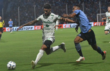 Córdoba, Argentina.- In the photos taken on February 19, 2024, Belgrano faces Sarmiento in a commitment corresponding to the sixth day of the 2024 Professional League Cup. Belgrano defeated Sarmiento 4-1. Peruvian footballer Bryan Reyna scored his first goal with Belgrano and strengthens himself in the starting eleven.